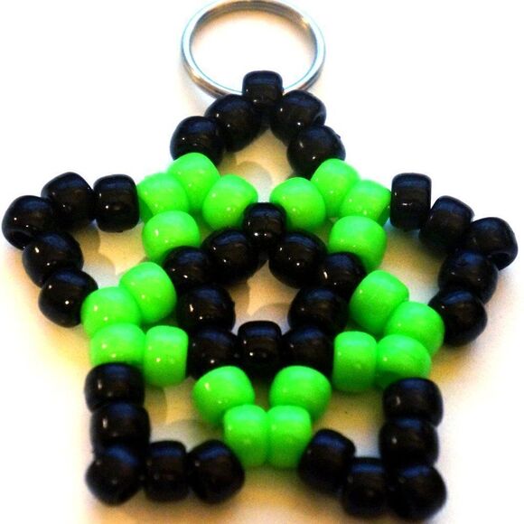 Handmade Green Black Stretchy Kandi Star Keychain - Picture 1 of 5